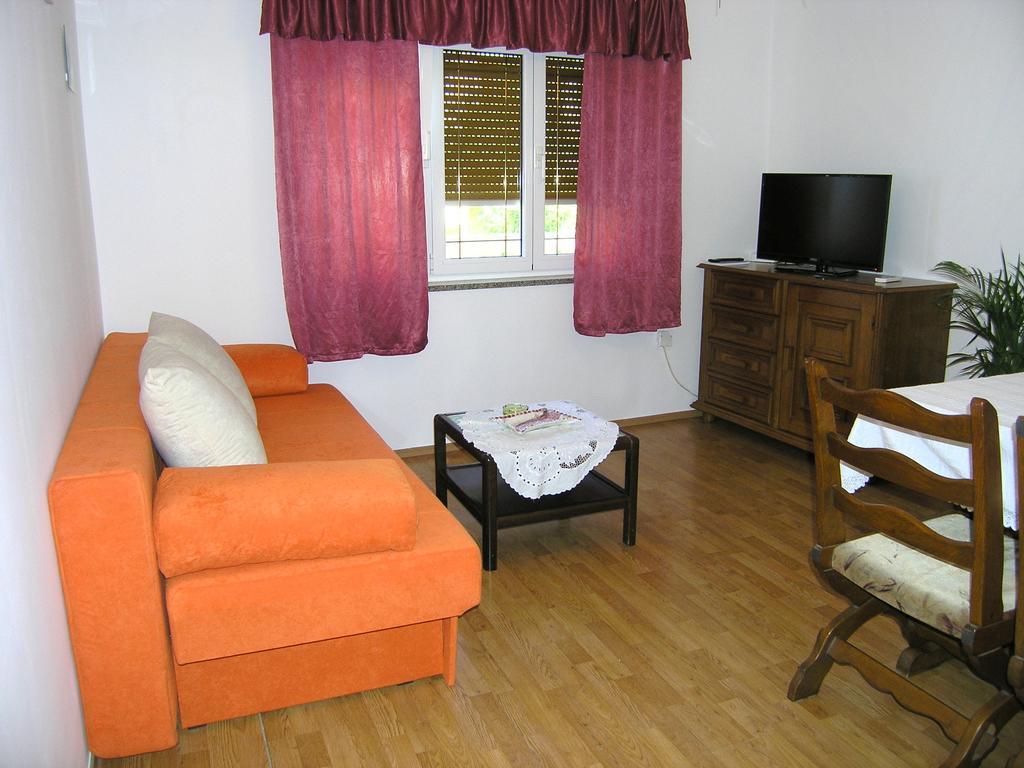 Apartment Julija Крк Экстерьер фото